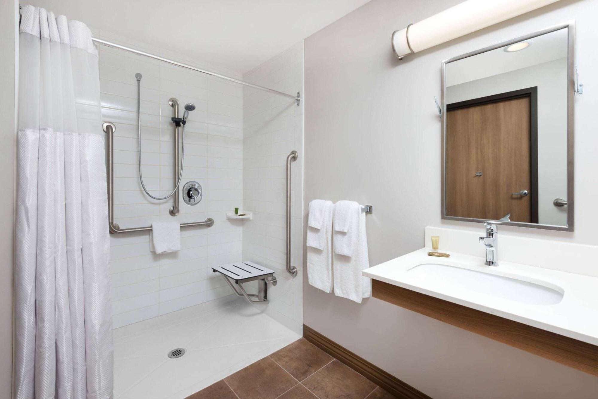 Microtel Inn & Suites By Wyndham Sudbury Buitenkant foto