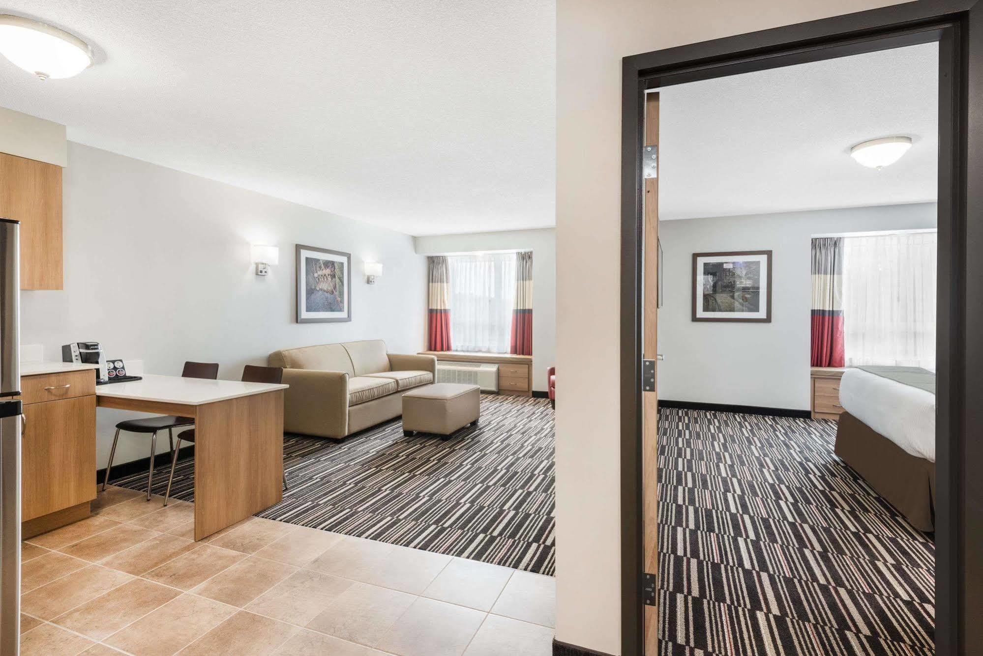 Microtel Inn & Suites By Wyndham Sudbury Buitenkant foto