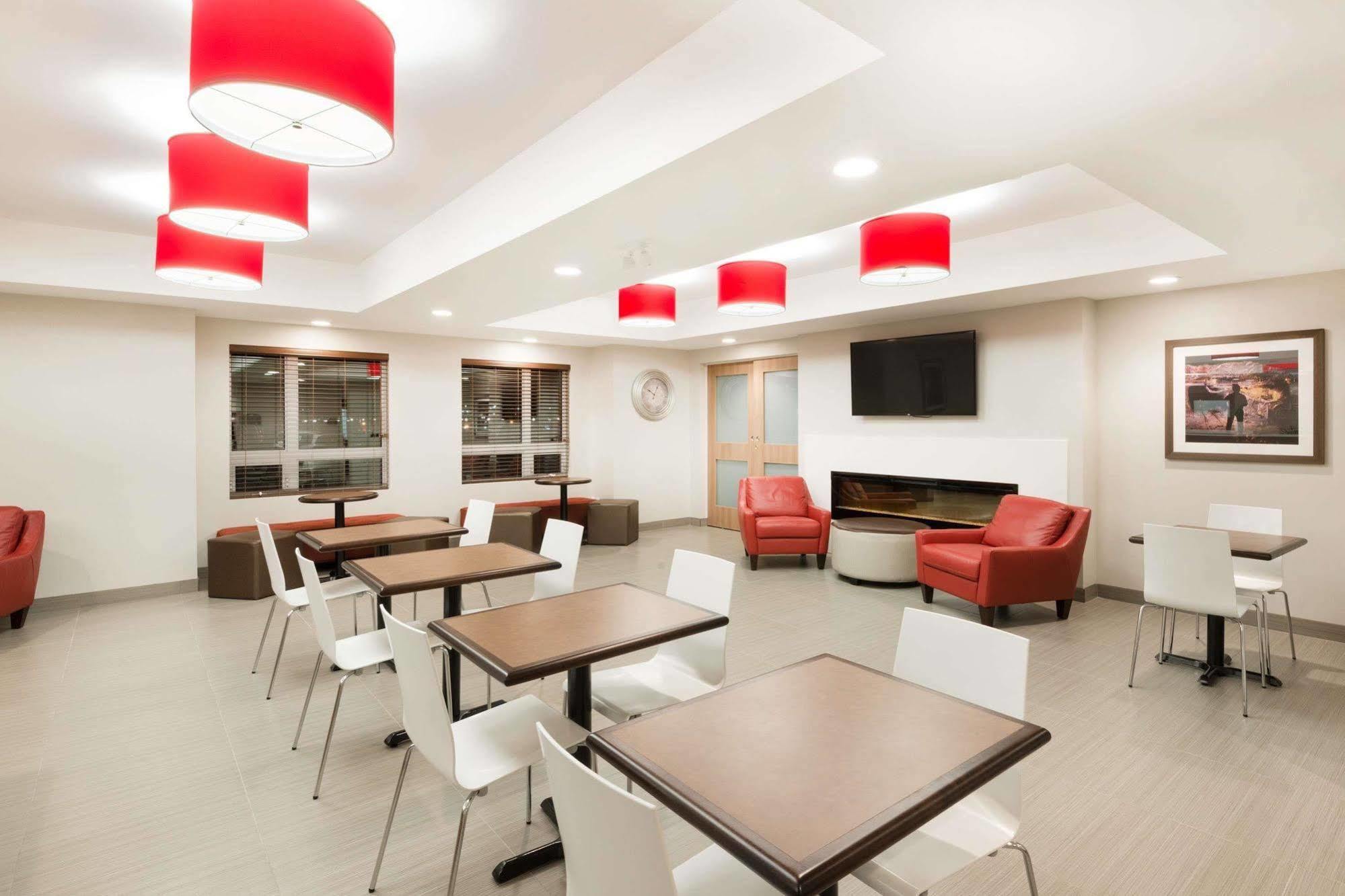 Microtel Inn & Suites By Wyndham Sudbury Buitenkant foto