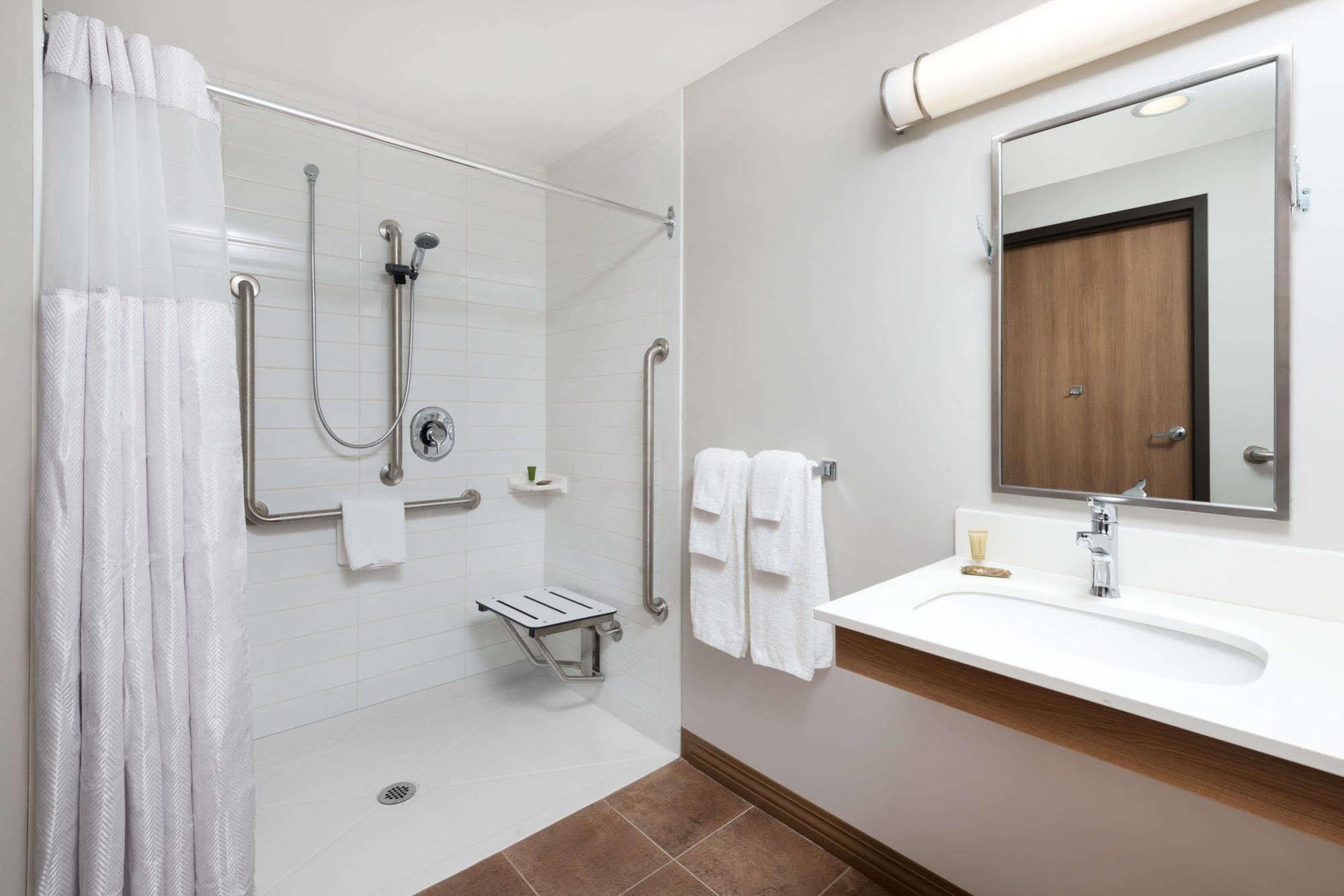Microtel Inn & Suites By Wyndham Sudbury Buitenkant foto